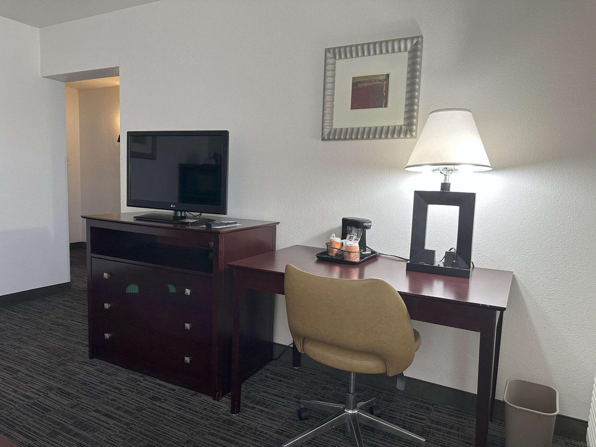 Quality Inn & Suites Everett Ngoại thất bức ảnh