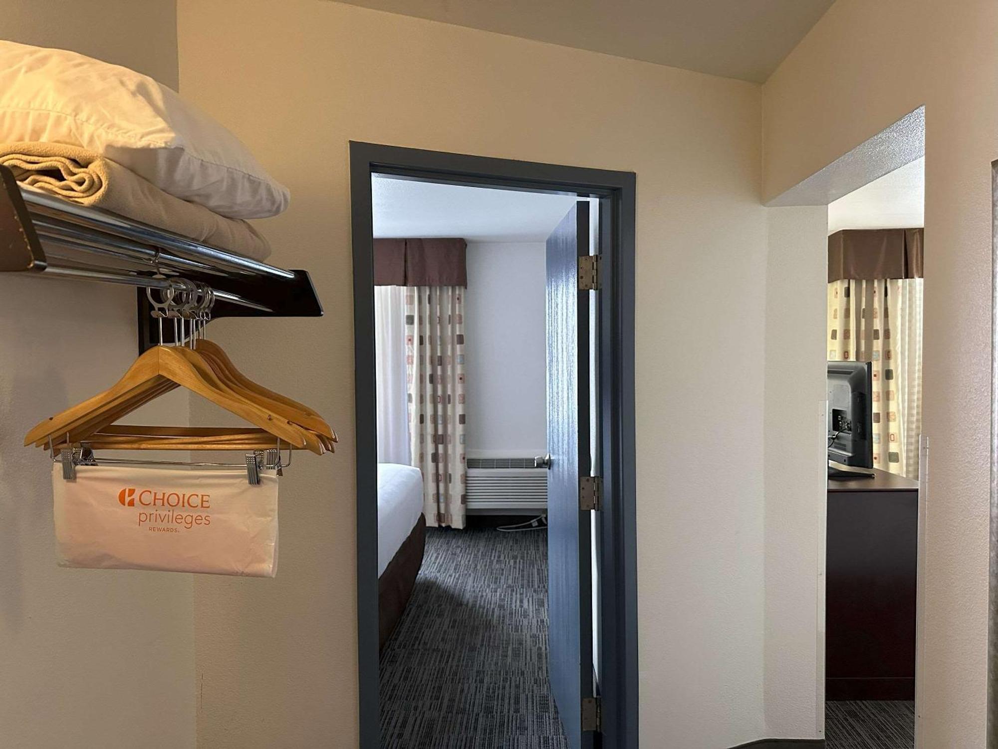 Quality Inn & Suites Everett Ngoại thất bức ảnh