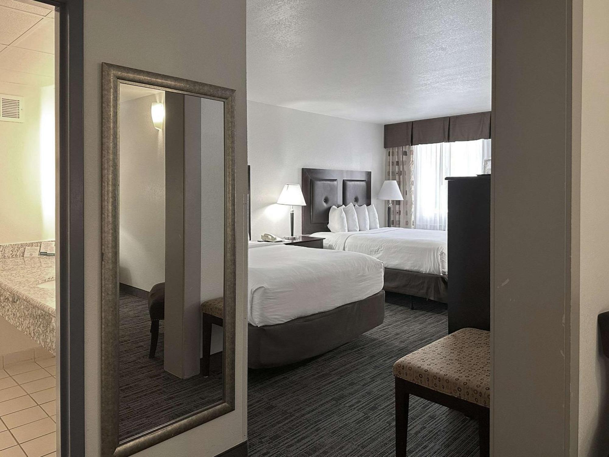Quality Inn & Suites Everett Ngoại thất bức ảnh